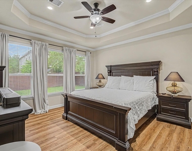 102 N Victoriana Circle - Photo Thumbnail 18