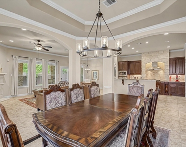 102 N Victoriana Circle - Photo Thumbnail 5