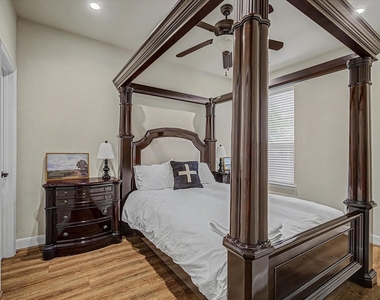 102 N Victoriana Circle - Photo Thumbnail 31