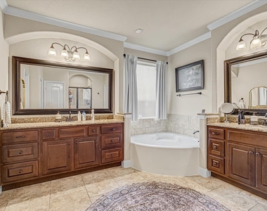 102 N Victoriana Circle - Photo Thumbnail 21
