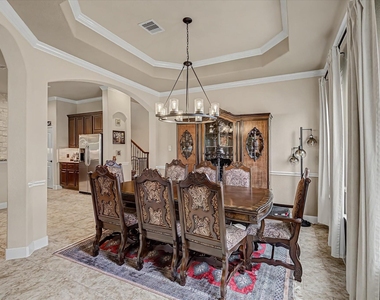 102 N Victoriana Circle - Photo Thumbnail 4