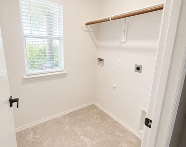 9227 Shaded Pines Drive - Photo Thumbnail 6