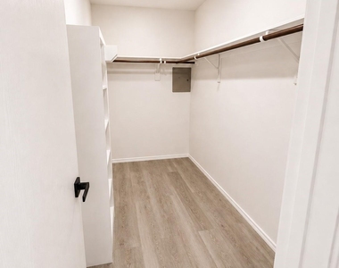 9227 Shaded Pines Drive - Photo Thumbnail 12