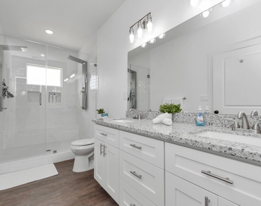 3127 Bolt Street - Photo Thumbnail 2