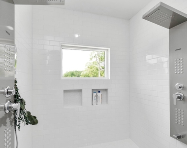 3127 Bolt Street - Photo Thumbnail 3