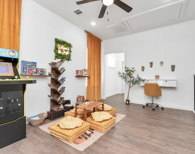 3127 Bolt Street - Photo Thumbnail 10