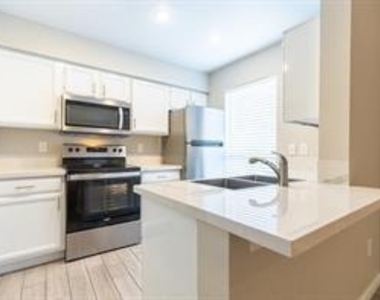 3900 Woodchase Drive - Photo Thumbnail 6