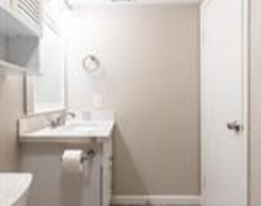 3900 Woodchase Drive - Photo Thumbnail 14