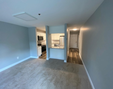 120 Coliseum - Photo Thumbnail 6