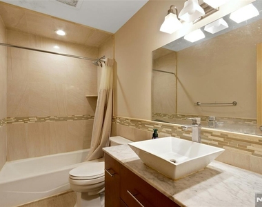 45 Parker - Photo Thumbnail 28