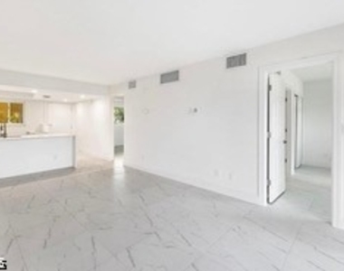1018 Manatee Road - Photo Thumbnail 4