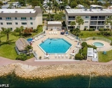 1018 Manatee Road - Photo Thumbnail 11