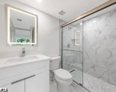 1018 Manatee Road - Photo Thumbnail 6