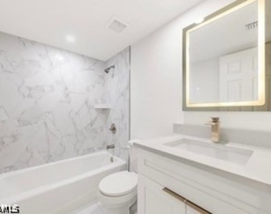 1018 Manatee Road - Photo Thumbnail 9