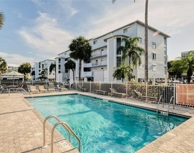 4531 Bay Beach Lane - Photo Thumbnail 13