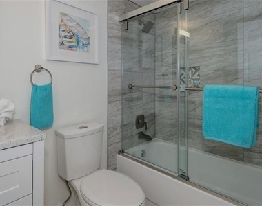 4531 Bay Beach Lane - Photo Thumbnail 18