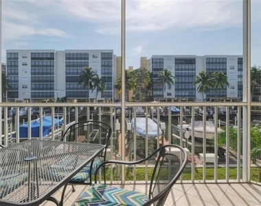 4531 Bay Beach Lane - Photo Thumbnail 9