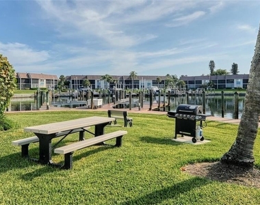 4531 Bay Beach Lane - Photo Thumbnail 12