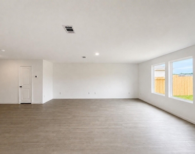 13530 Bay Springs Dr - Photo Thumbnail 3