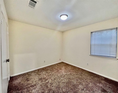 3038 Sam Houston Drive - Photo Thumbnail 16