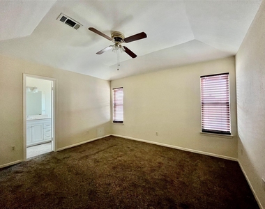 3038 Sam Houston Drive - Photo Thumbnail 13