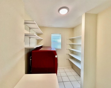 3038 Sam Houston Drive - Photo Thumbnail 8