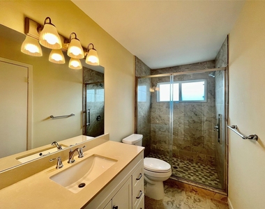 3038 Sam Houston Drive - Photo Thumbnail 14