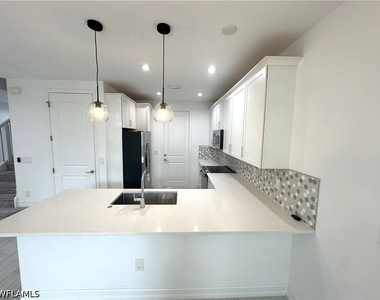7509 Carnegie Way - Photo Thumbnail 4
