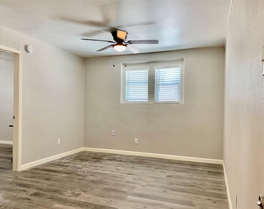 6702 Fulton St - Photo Thumbnail 1