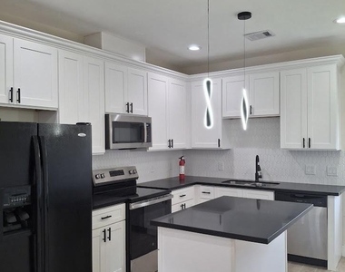 7851 Hanna Street - Photo Thumbnail 2