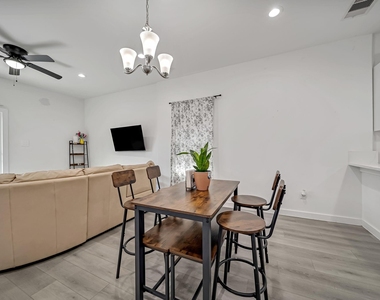 4011 King Street - Photo Thumbnail 5