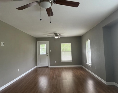 2002 Brackenridge Street - Photo Thumbnail 14