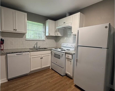 2002 Brackenridge Street - Photo Thumbnail 10