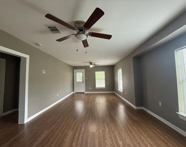 2002 Brackenridge Street - Photo Thumbnail 2