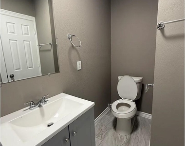 2002 Brackenridge Street - Photo Thumbnail 9