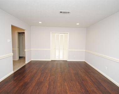 10659 Northbrook Drive - Photo Thumbnail 6