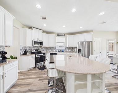 9426 Russeff Field Lane - Photo Thumbnail 7