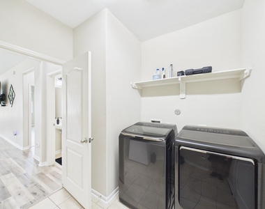 9426 Russeff Field Lane - Photo Thumbnail 17