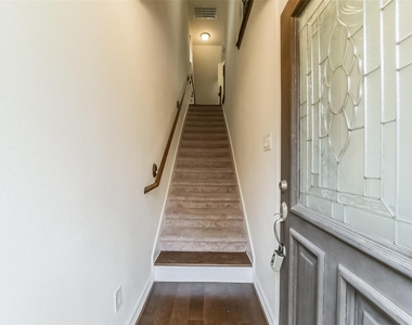 1517 Miles Oaks Place - Photo Thumbnail 2