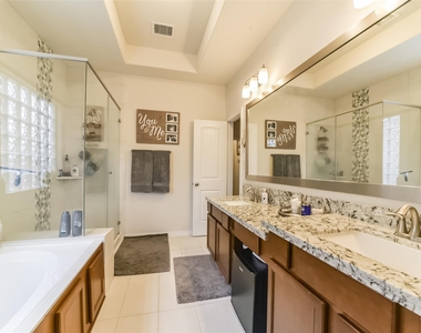 1517 Miles Oaks Place - Photo Thumbnail 23