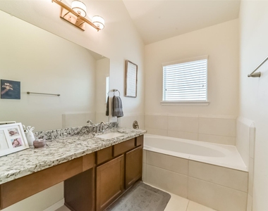 1517 Miles Oaks Place - Photo Thumbnail 27