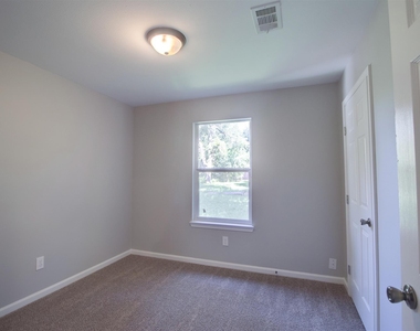 1022 Jeff Street - Photo Thumbnail 11