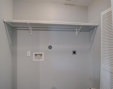 1022 Jeff Street - Photo Thumbnail 8