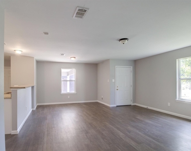 1022 Jeff Street - Photo Thumbnail 5