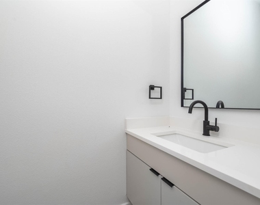 313 N Nagle Street - Photo Thumbnail 21