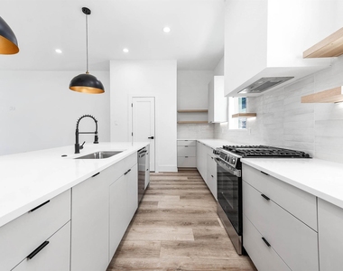 313 N Nagle Street - Photo Thumbnail 19