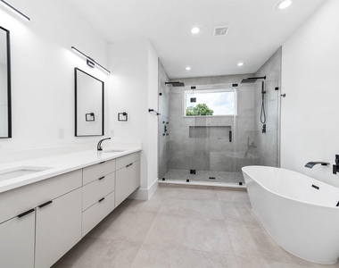 313 N Nagle Street - Photo Thumbnail 32