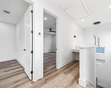 313 N Nagle Street - Photo Thumbnail 26