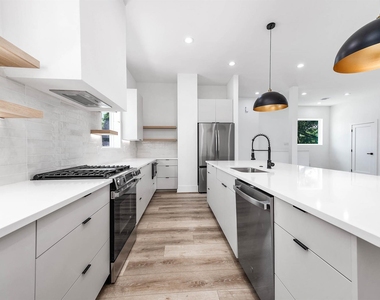 313 N Nagle Street - Photo Thumbnail 18