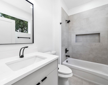 313 N Nagle Street - Photo Thumbnail 30